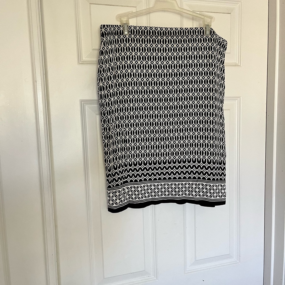 Max Studio Monochrome Geometric Pattern skirt